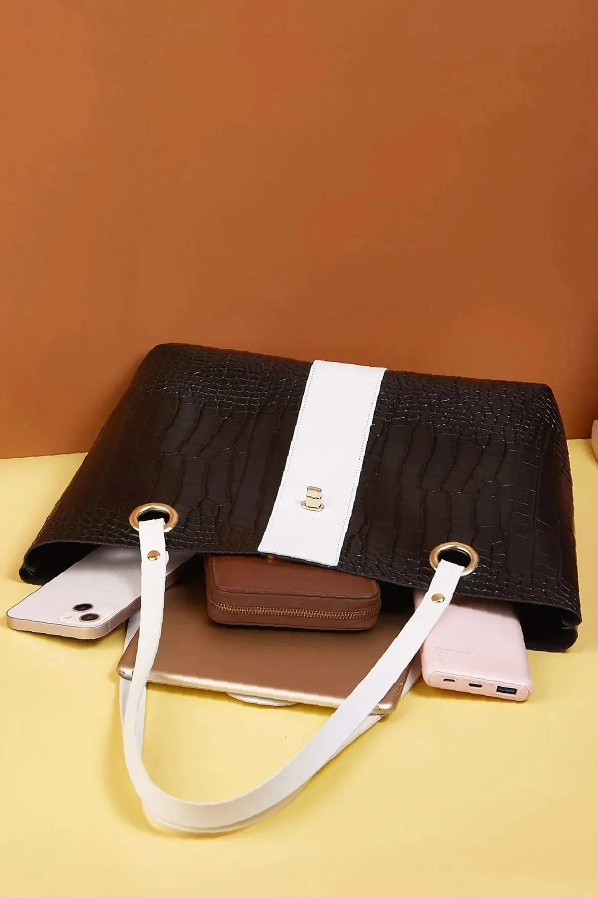 Black Heart & Stripe Bag - A23 - WHB0067