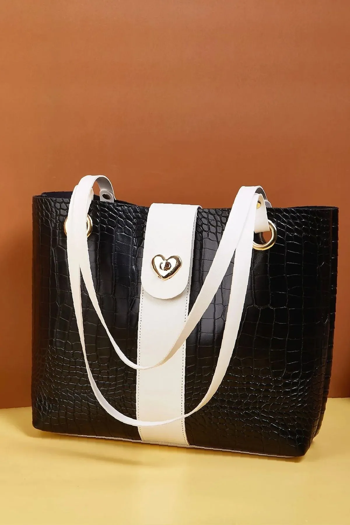 Black Heart & Stripe Bag - A23 - WHB0067