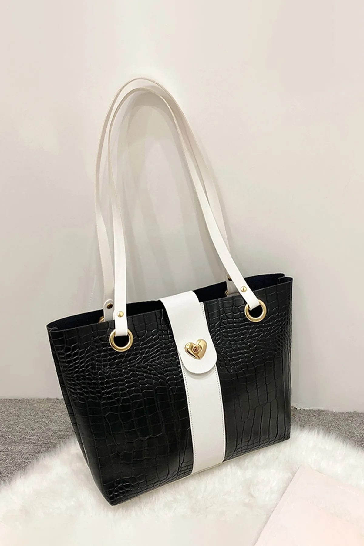 Black Heart & Stripe Bag - A23 - WHB0067