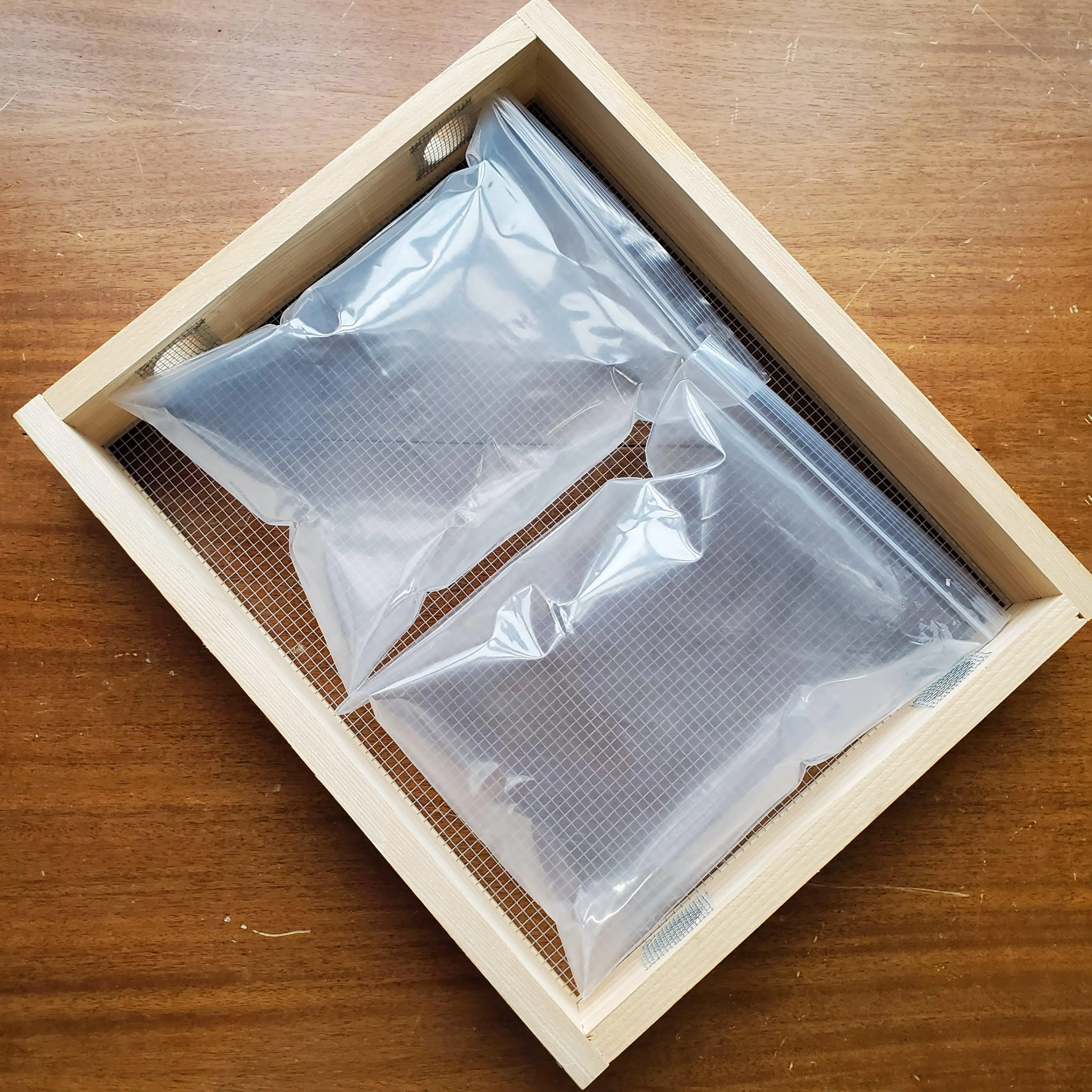 Clearance - Baggie Feeder 10" x 13"